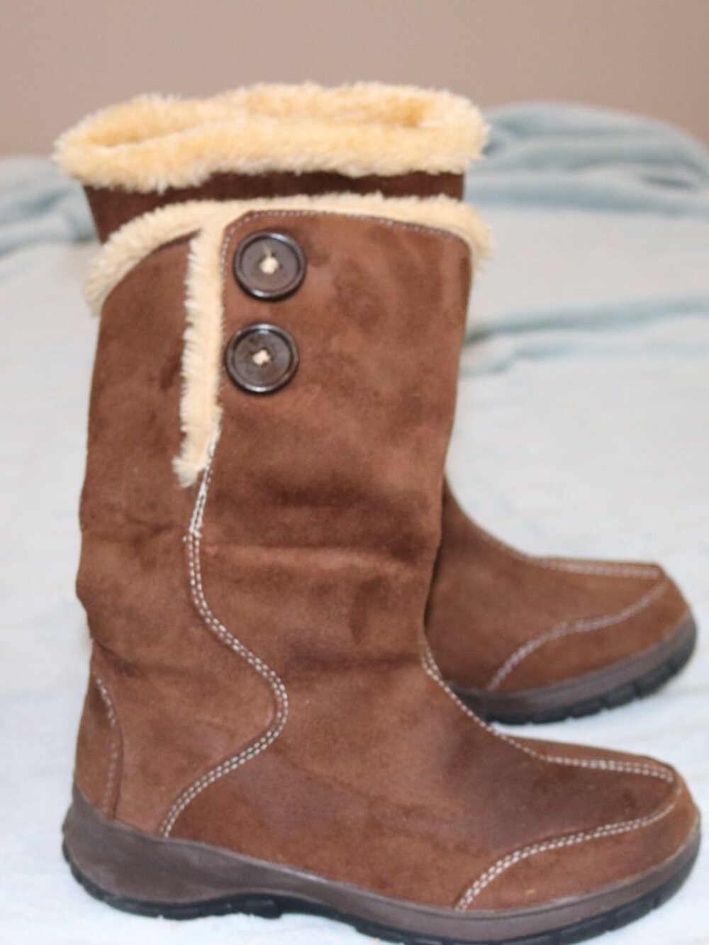 Women's Itasca suede light brown fur lined winter boot. 7. New.